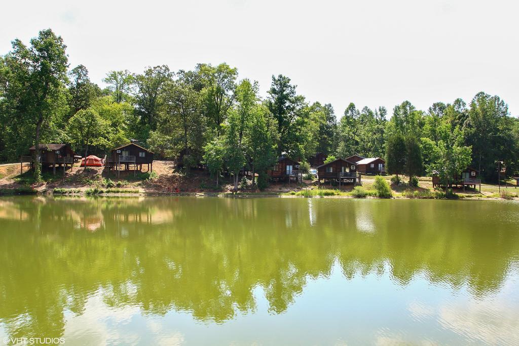Forest Lake Camping Resort Lakefront Cabin 1 Advance ภายนอก รูปภาพ